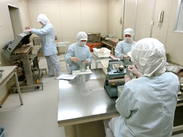 マコモ粉末の製造工場の様子。この工場内で、真菰が発酵されてマコモ菌が配合したマコモ粉末になる。